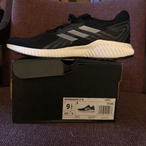 Adidas Men’s Aerobounce Running Sneakers - Picture 2 of 3